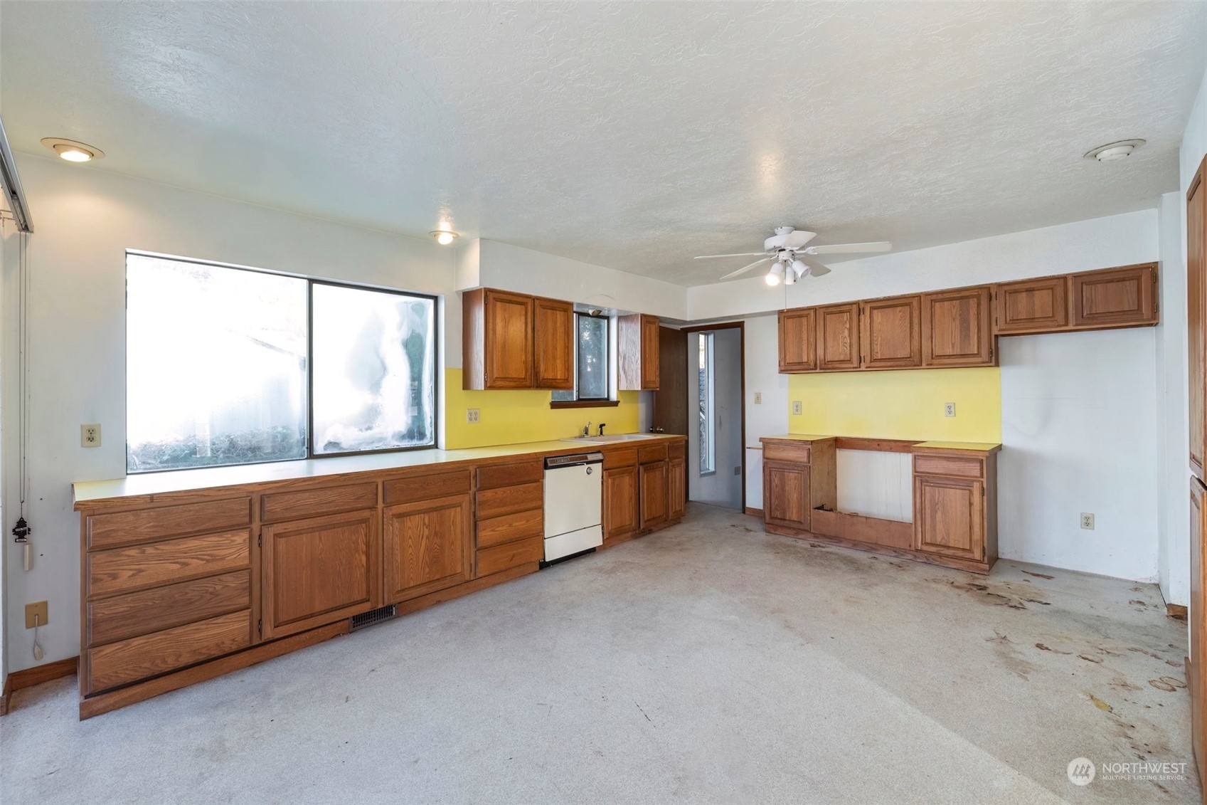 4616 Marine View Place Bremerton, WA 98312 - Photo 9 of 40