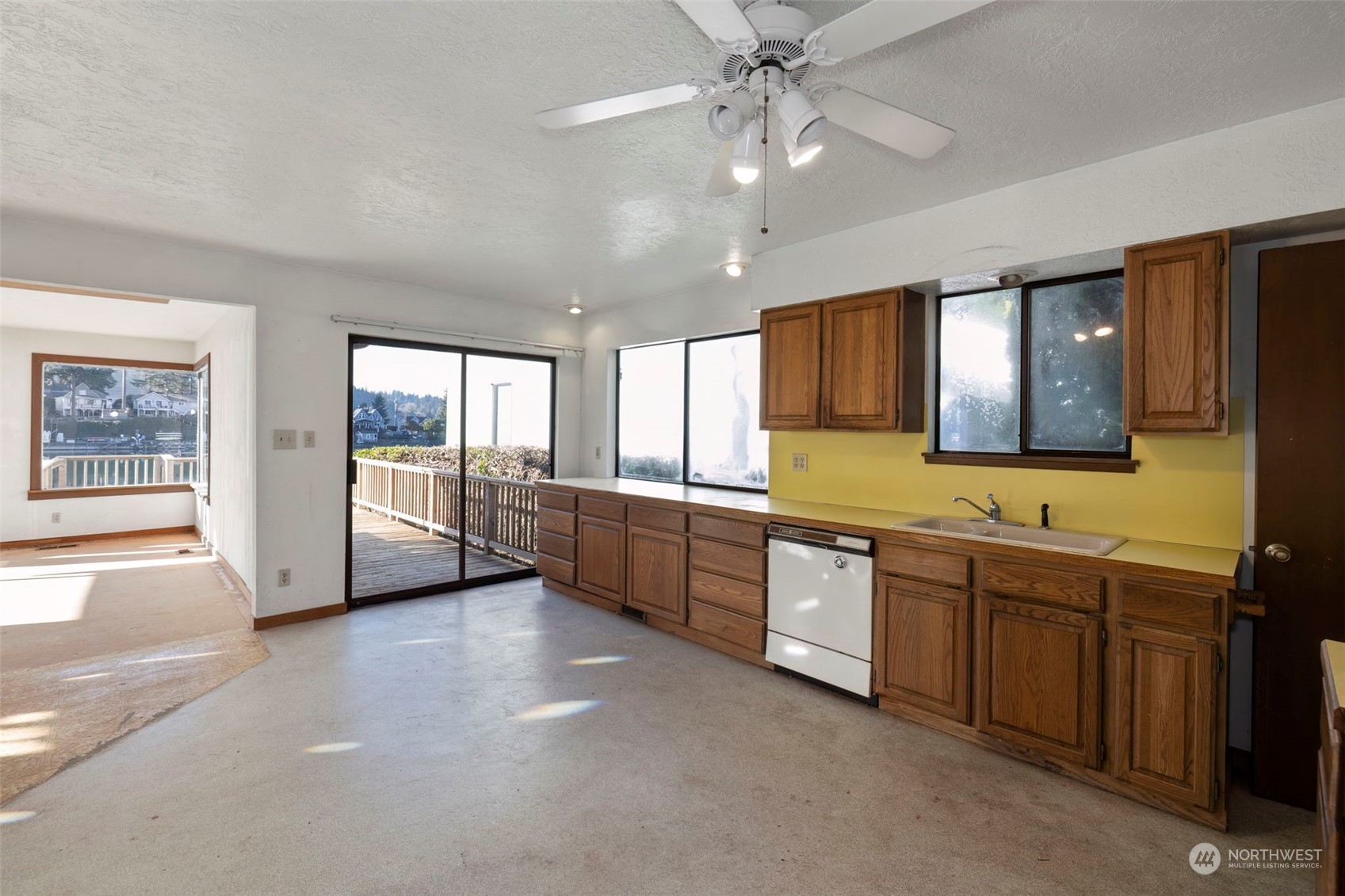 4616 Marine View Place Bremerton, WA 98312 - Photo 10 of 40