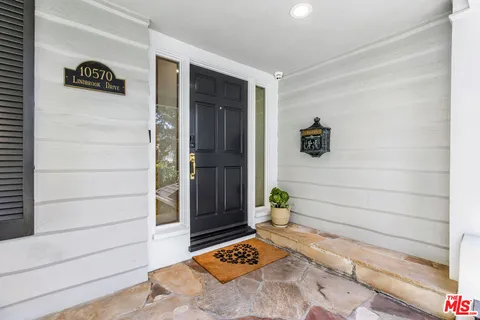 a view of an entryway door