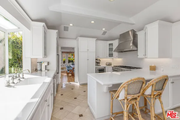 $3,795,000 | 10570 Lindbrook Drive, Los Angeles, CA 90024