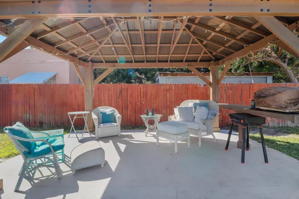 $3,400 | 301 Hawthorne Drive, Lake Park, FL 33403