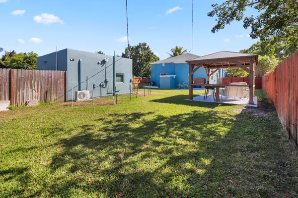 $3,400 | 301 Hawthorne Drive, Lake Park, FL 33403