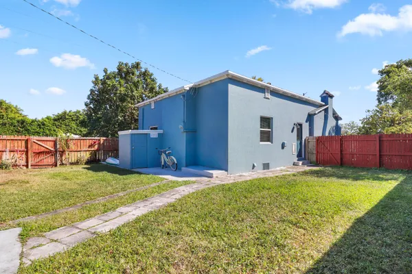 $3,400 | 301 Hawthorne Drive, Lake Park, FL 33403