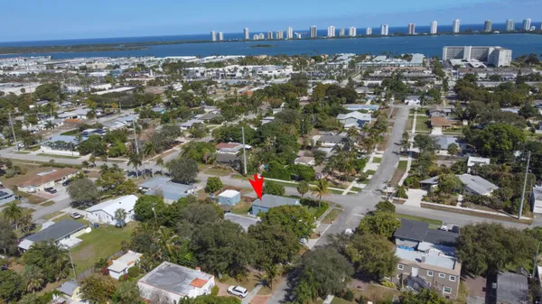 $3,400 | 301 Hawthorne Drive, Lake Park, FL 33403