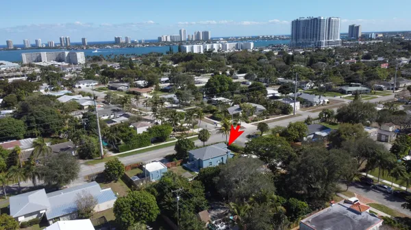 $3,400 | 301 Hawthorne Drive, Lake Park, FL 33403