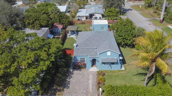 $3,400 | 301 Hawthorne Drive, Lake Park, FL 33403