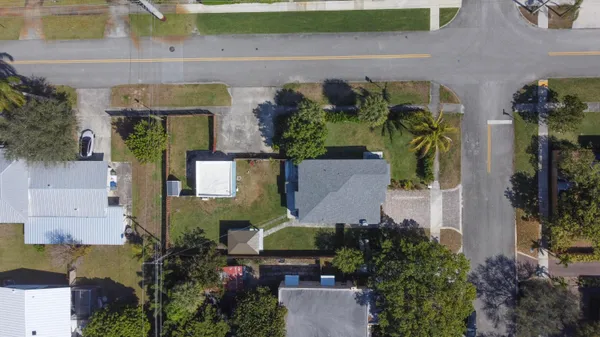 $3,400 | 301 Hawthorne Drive, Lake Park, FL 33403