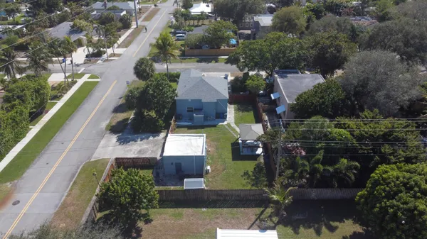 $3,400 | 301 Hawthorne Drive, Lake Park, FL 33403