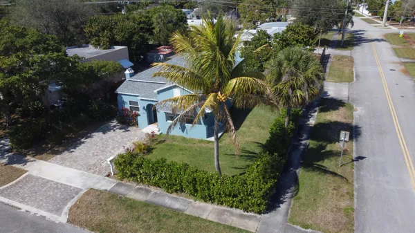 $3,400 | 301 Hawthorne Drive, Lake Park, FL 33403