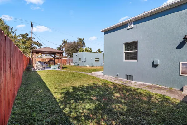 $3,400 | 301 Hawthorne Drive, Lake Park, FL 33403