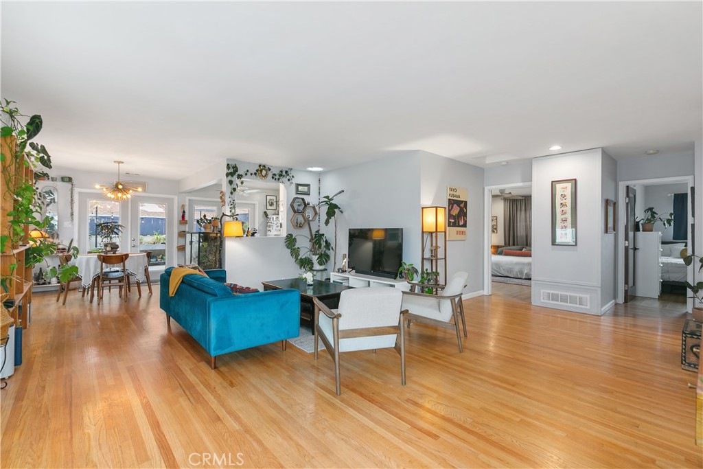 1261 East 1st St Unit 10  