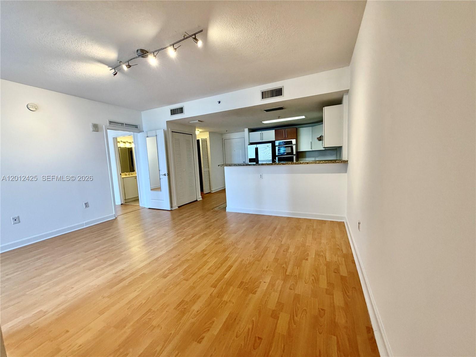 170 Southeast 14th Street, Unit 2906 Miami, FL 33131 - Photo 9 of 33