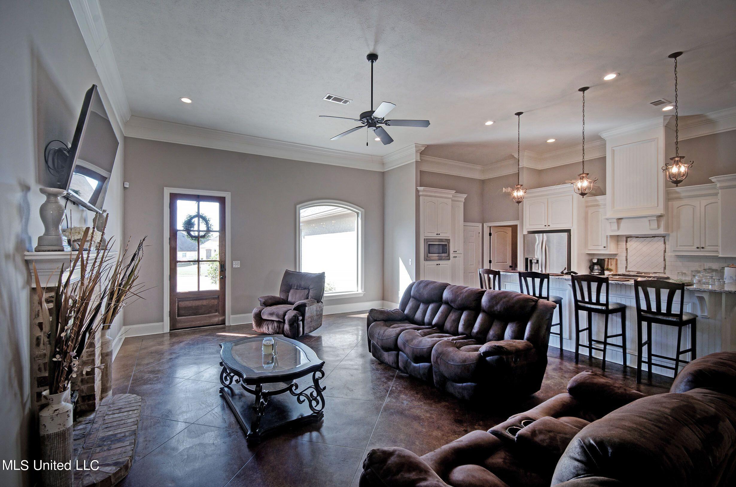 148 Provonce Park Brandon, MS 39042 - Photo 4 of 20 148 Provonce living room1