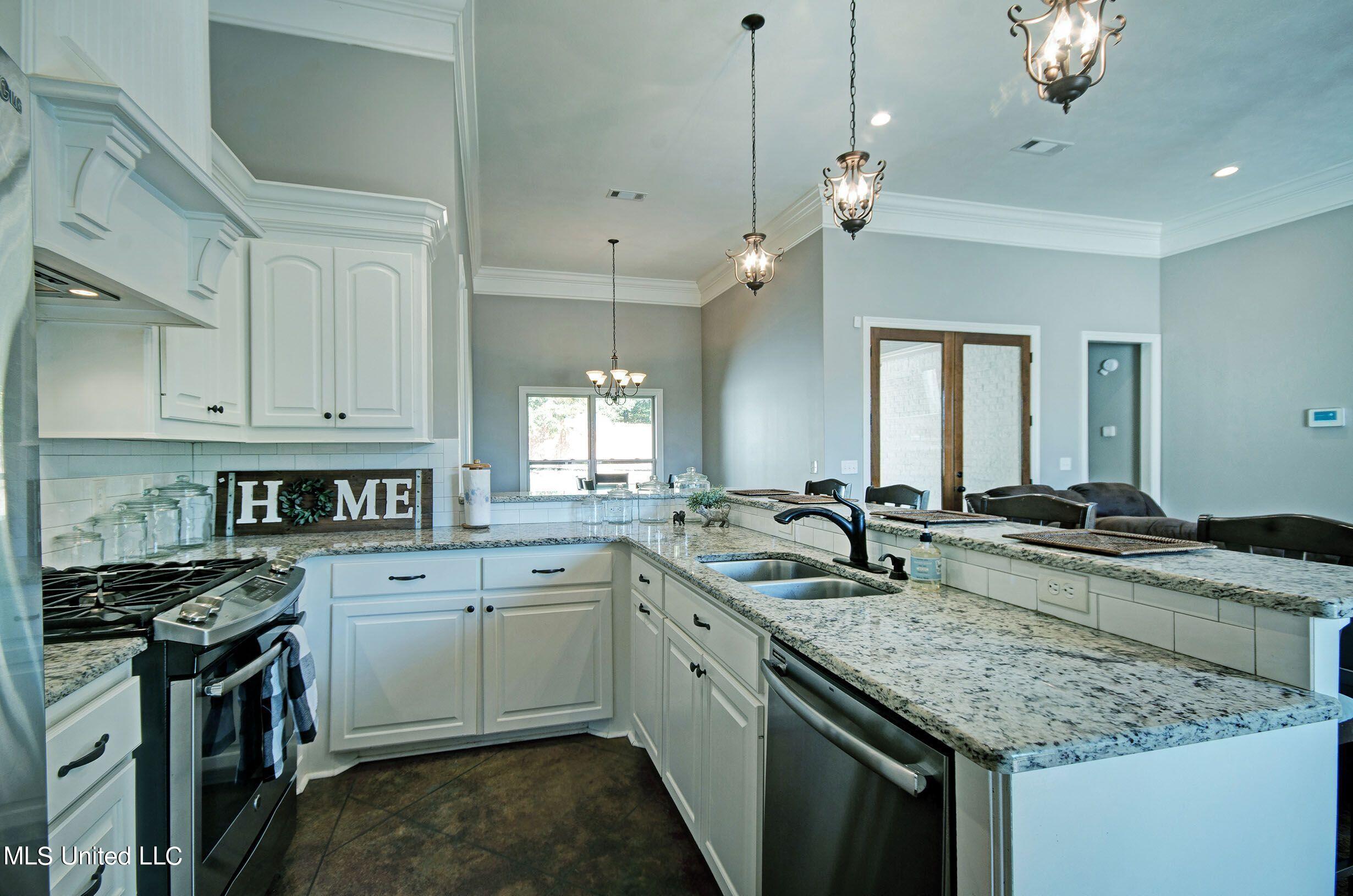 148 Provonce Park Brandon, MS 39042 - Photo 7 of 20 148 Provonce kitchen2