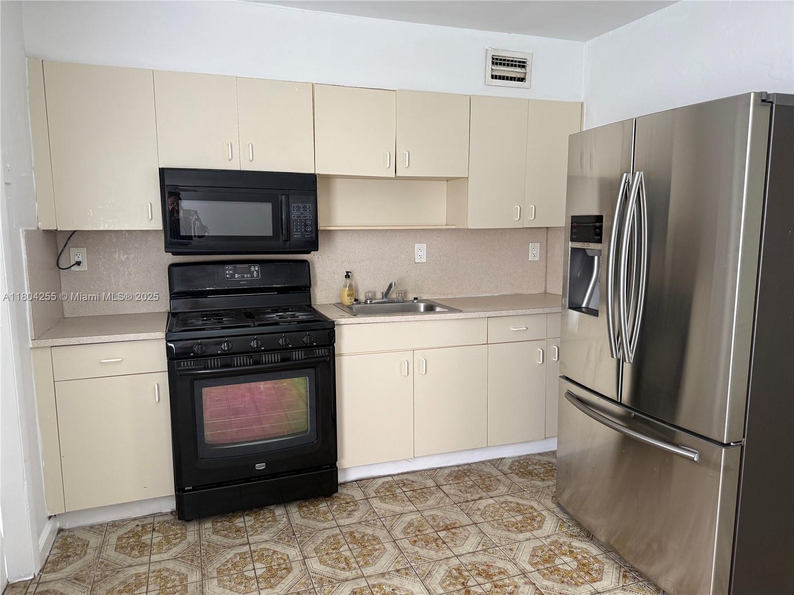 2445 Southwest 18th Street Miami, FL 33145 - Photo 8 of 10