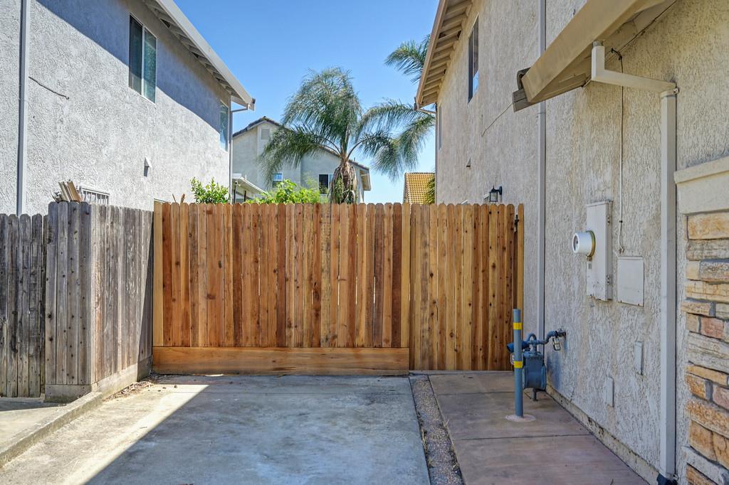 7828 Calzada Way Elk Grove, CA 95758 - Photo 5 of 58
