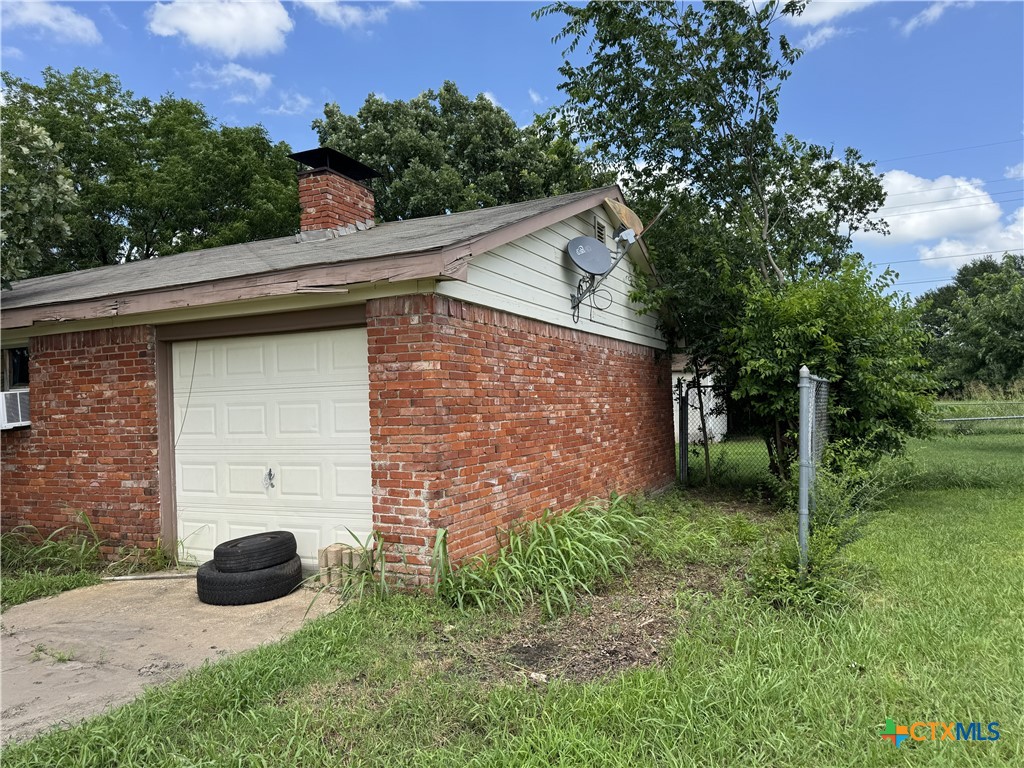 3041 Monroe Street Commerce, TX 75428 - Photo 2 of 23