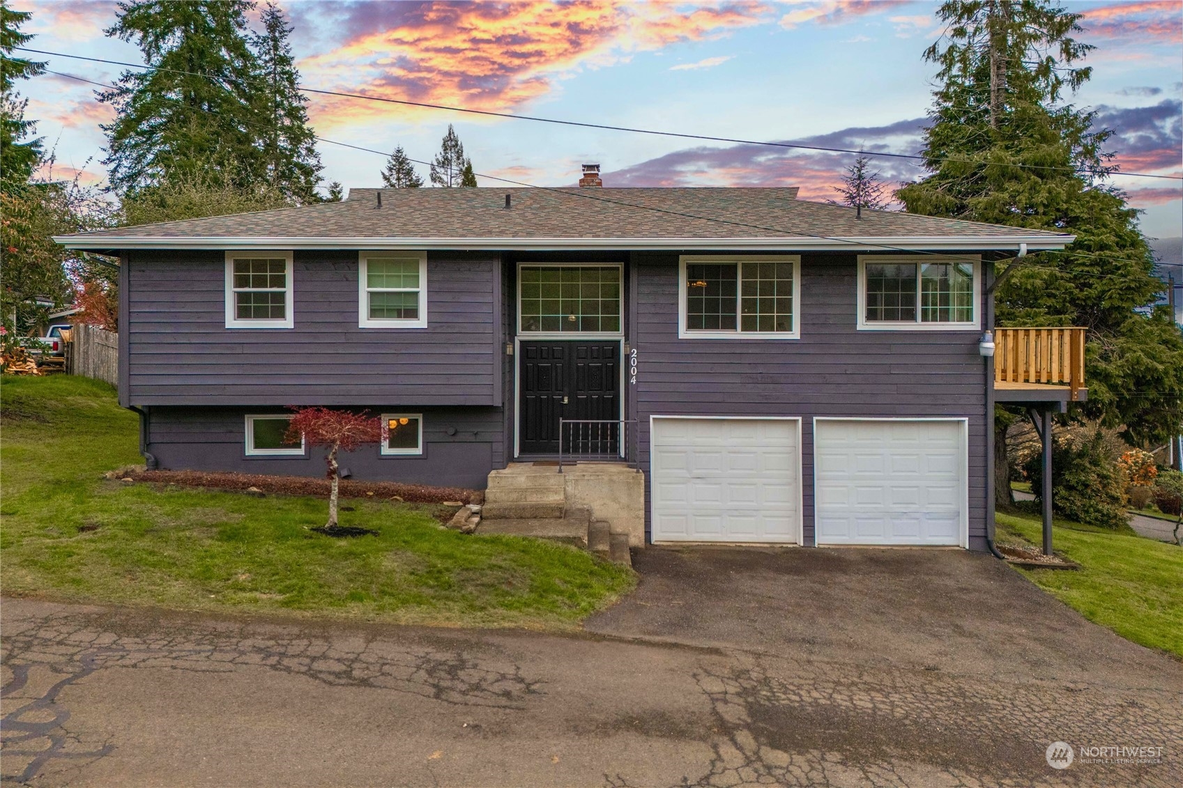 a view of a house with a yard
