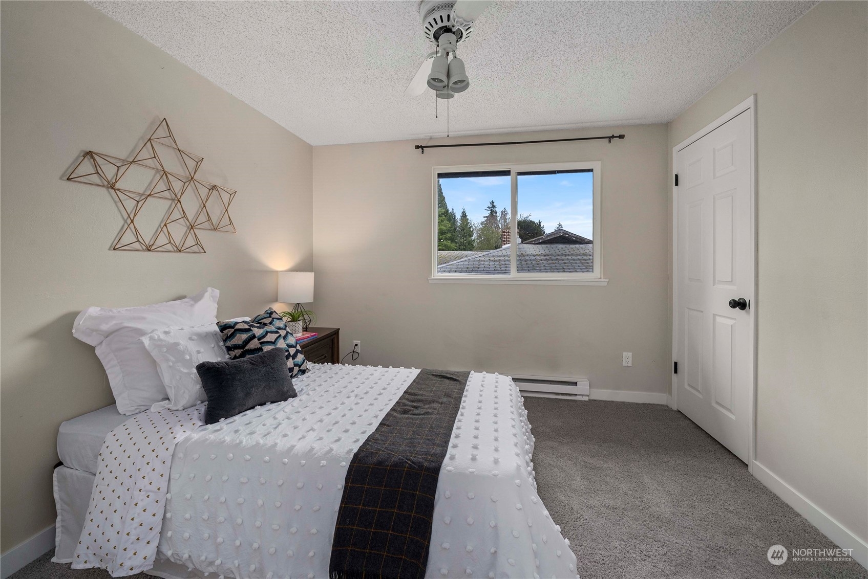 2004 North E Street Aberdeen, WA 98520 - Photo 16 of 38 a bedroom with a bed and a painting on the wall