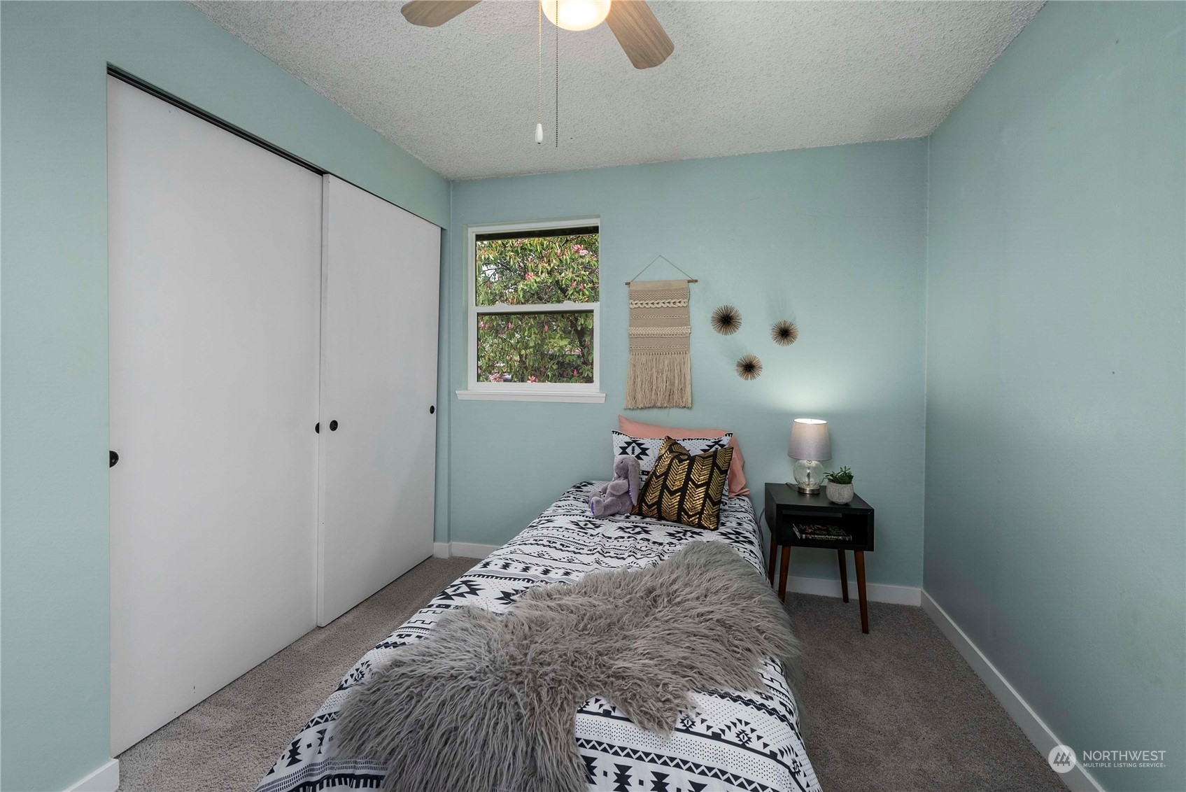 2004 North E Street Aberdeen, WA 98520 - Photo 19 of 38 a bedroom with bed and a window