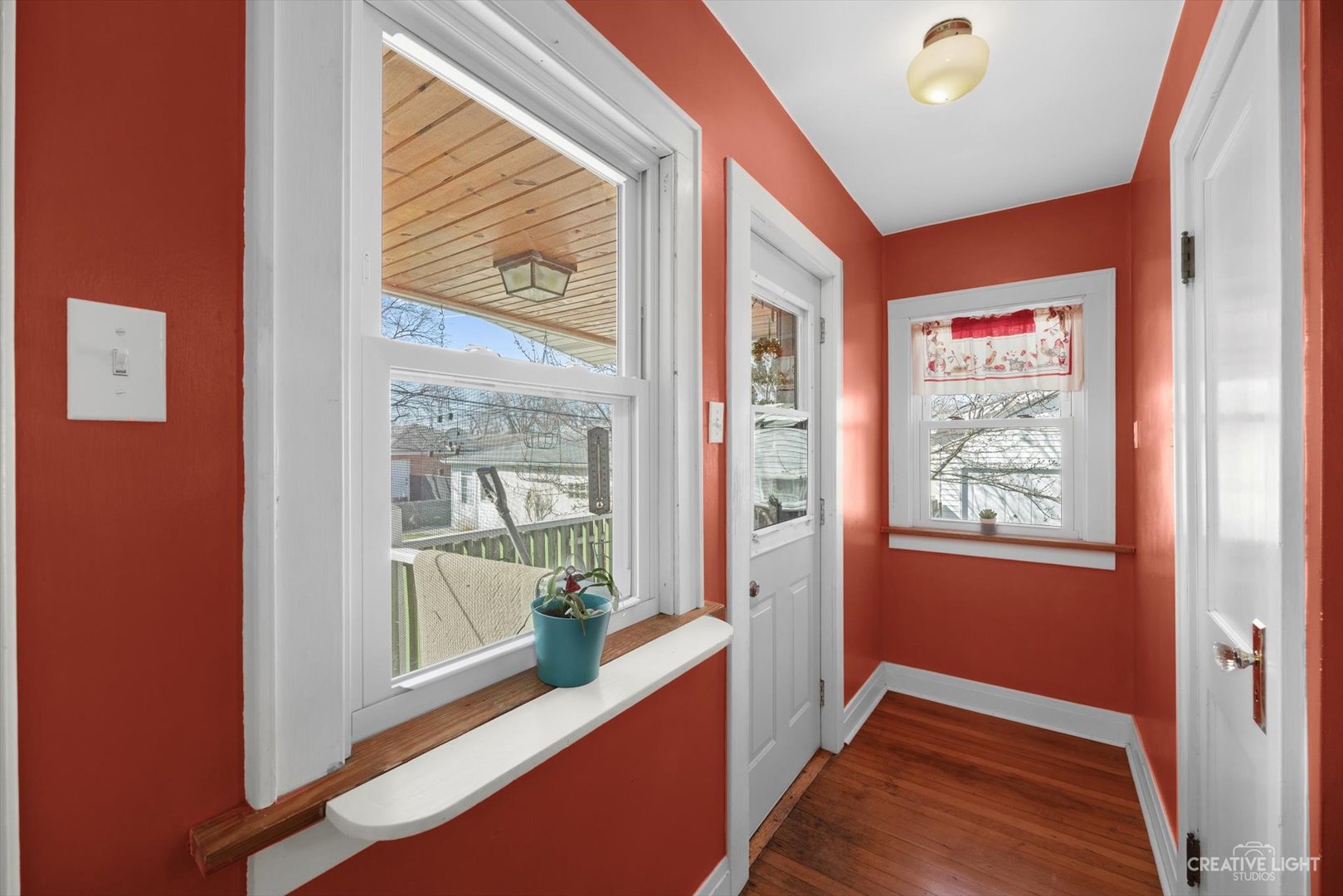 4534 Deyo Avenue Brookfield, IL 60513 - Photo 8 of 17 a view of an entryway with wooden floor