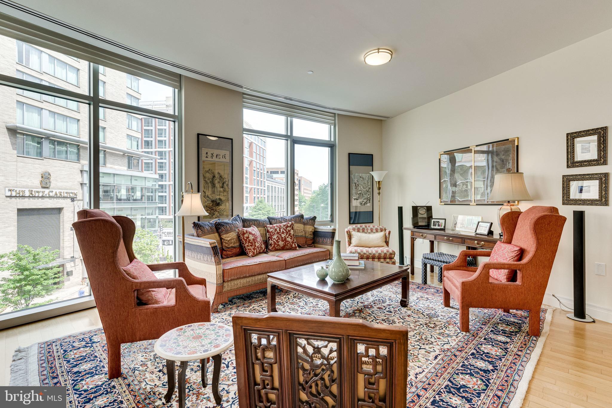 1177 22nd Street Northwest, Unit 3M Washington, DC 20037 - Photo 11 of 26 Living area