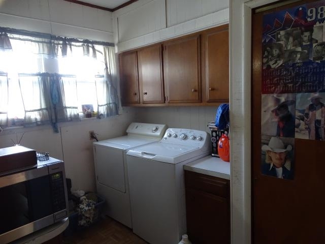 2182 North Flansburg Road Freeport, IL 61032 - Photo 22 of 23 a utility room with closet dryer and washer