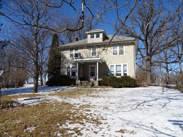 2182 North Flansburg Road Freeport, IL 61032 - Photo 3 of 23 a front view of a building with a yard