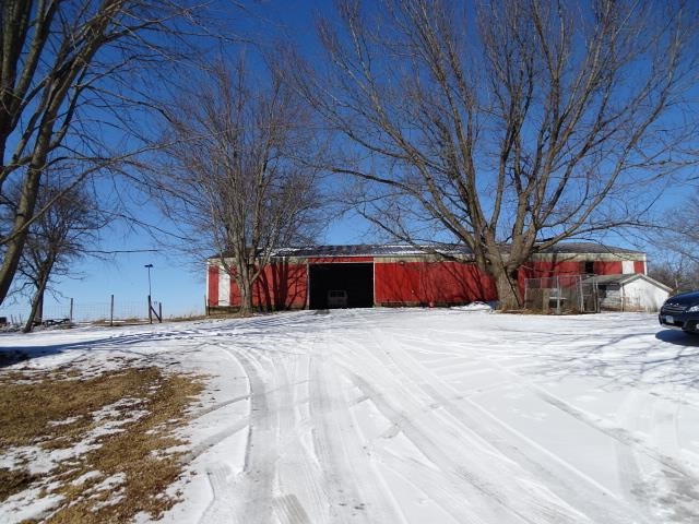 2182 North Flansburg Road Freeport, IL 61032 - Photo 6 of 23 a view of large house with a road