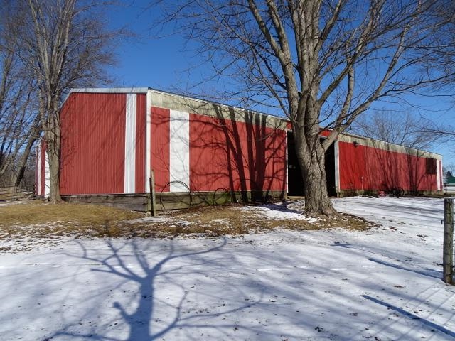 2182 North Flansburg Road Freeport, IL 61032 - Photo 9 of 23 a view of a backyard of the house