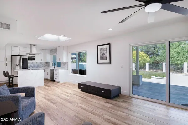 $3,000 | 856 East Village Cir Drive South, Phoenix, AZ 85022