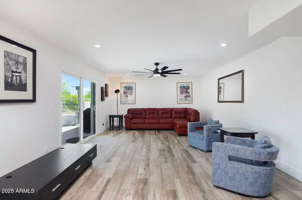 $3,000 | 856 East Village Cir Drive South, Phoenix, AZ 85022