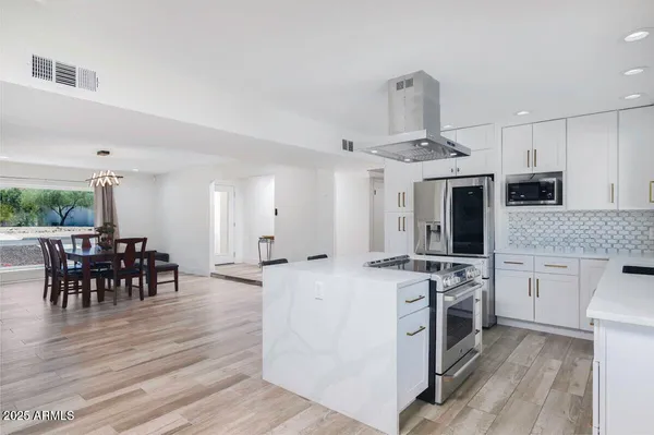 $3,000 | 856 East Village Cir Drive South, Phoenix, AZ 85022