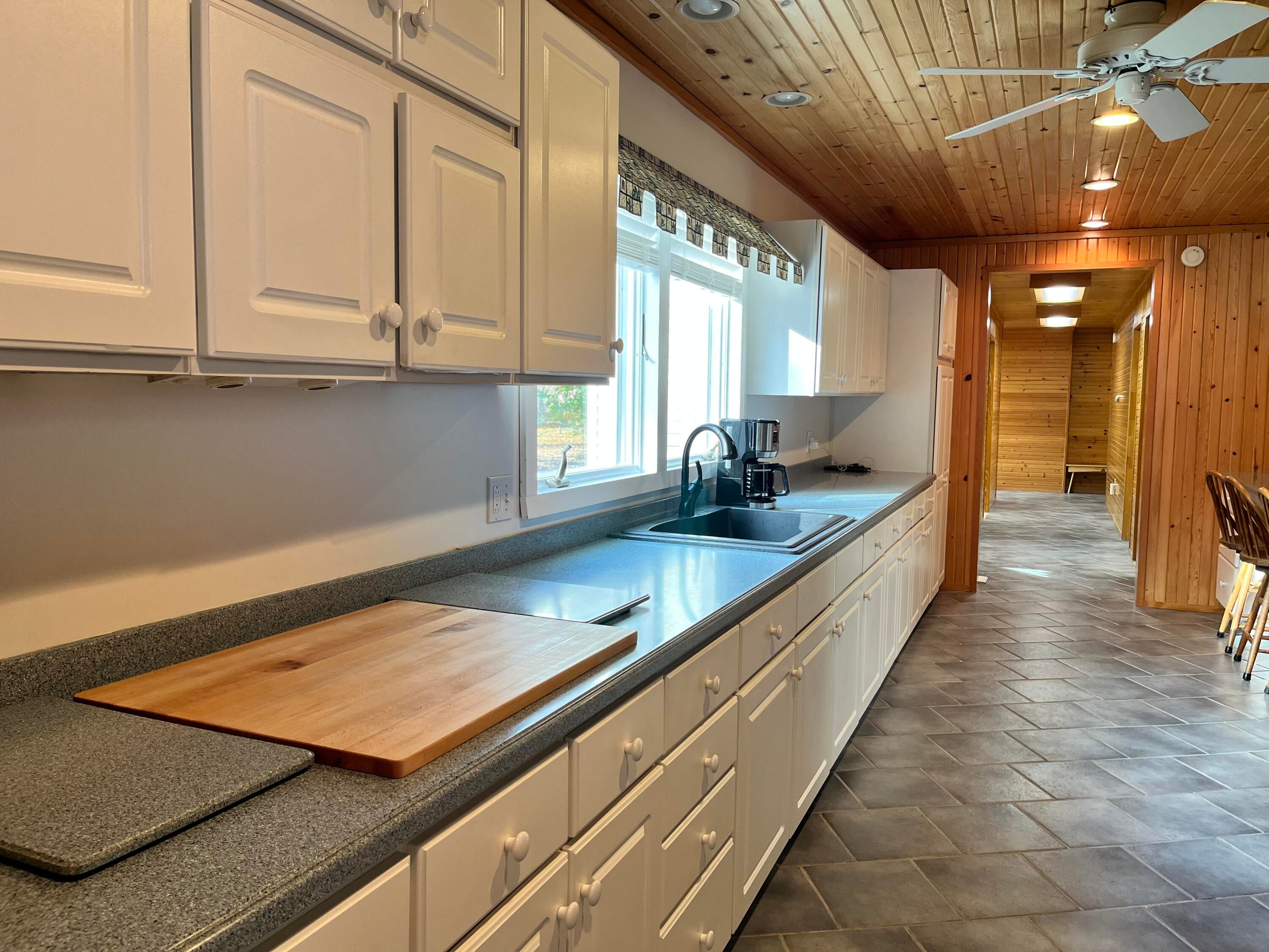 2424 North Black River Road Cheboygan, MI 49721 - Photo 10 of 25 Gallery Image 10