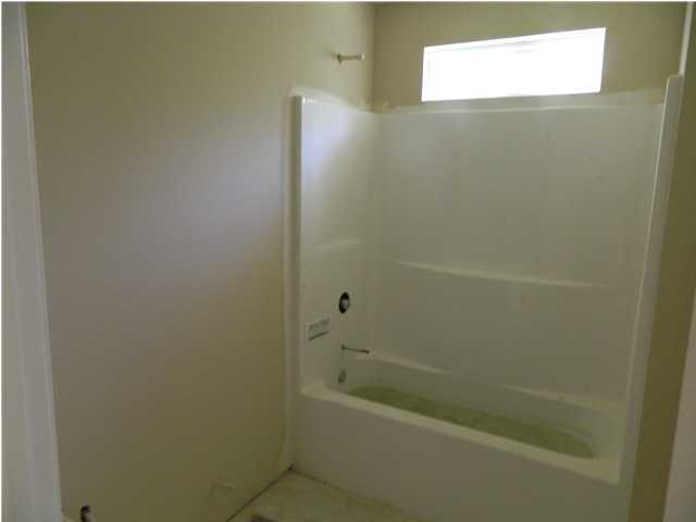 4505 Hermosa Road Crestview, FL 32539 - Photo 8 of 18 a bathroom with a bathtub
