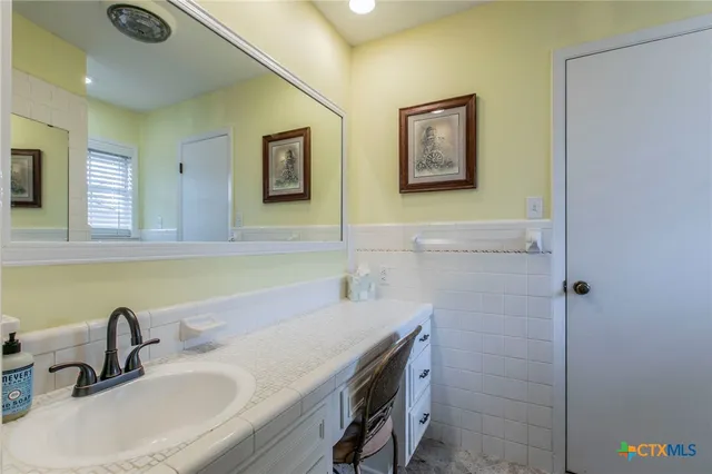 a livingroom with furniture and a window