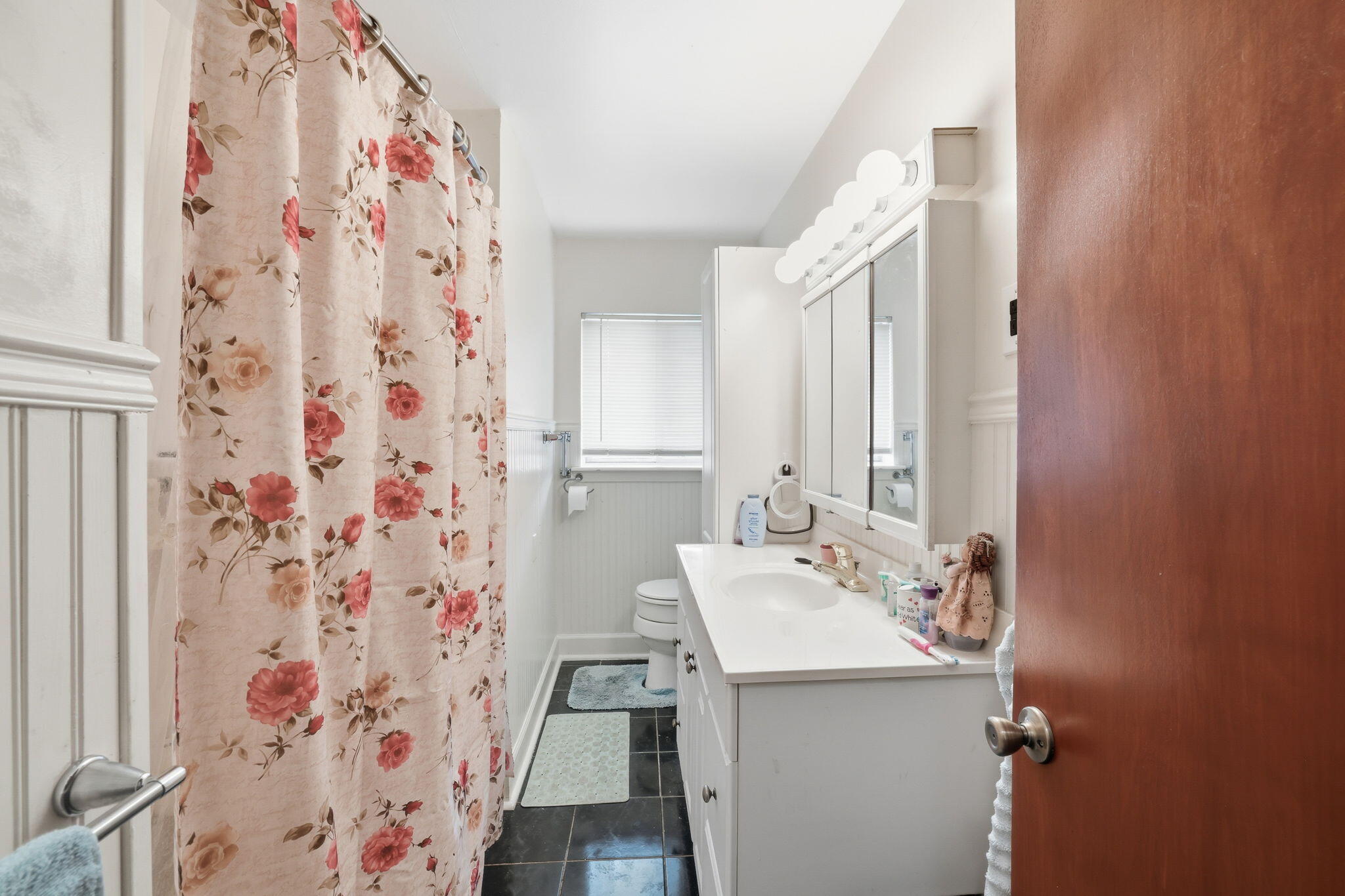 5010 Kenner Avenue Red Bank, TN 37415 - Photo 19 of 27 Main hallway bathroom