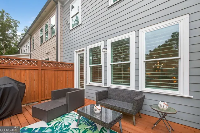 a view of a house with backyard and porch