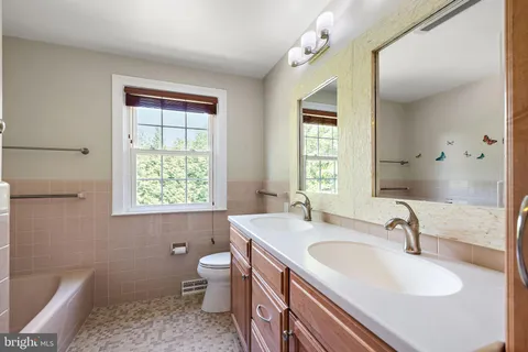 $995,000 | 542 Kerfoot Farm Road, Wilmington, DE 19803