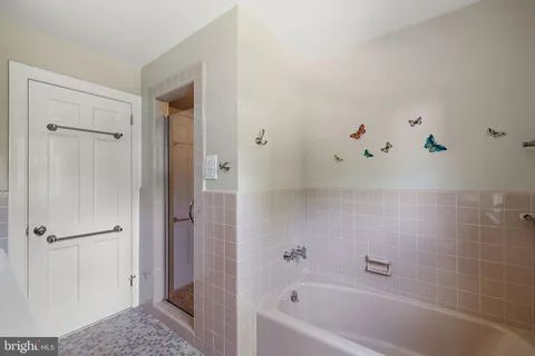 $995,000 | 542 Kerfoot Farm Road, Wilmington, DE 19803