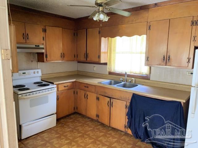 3281 Mason Road Walnut Hill, FL 32568 - Photo 20 of 41 a kitchen with a stove a sink and a microwave