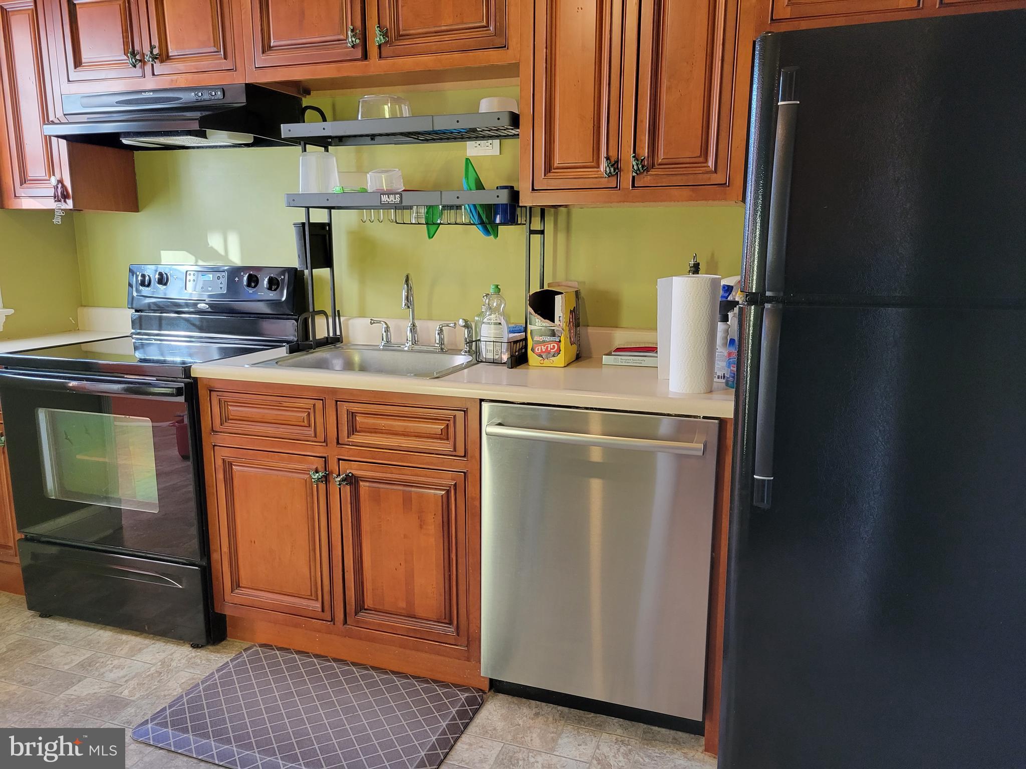1525 Shadyside Road Baltimore, MD 21218 - Photo 3 of 10 Updated Kitchen