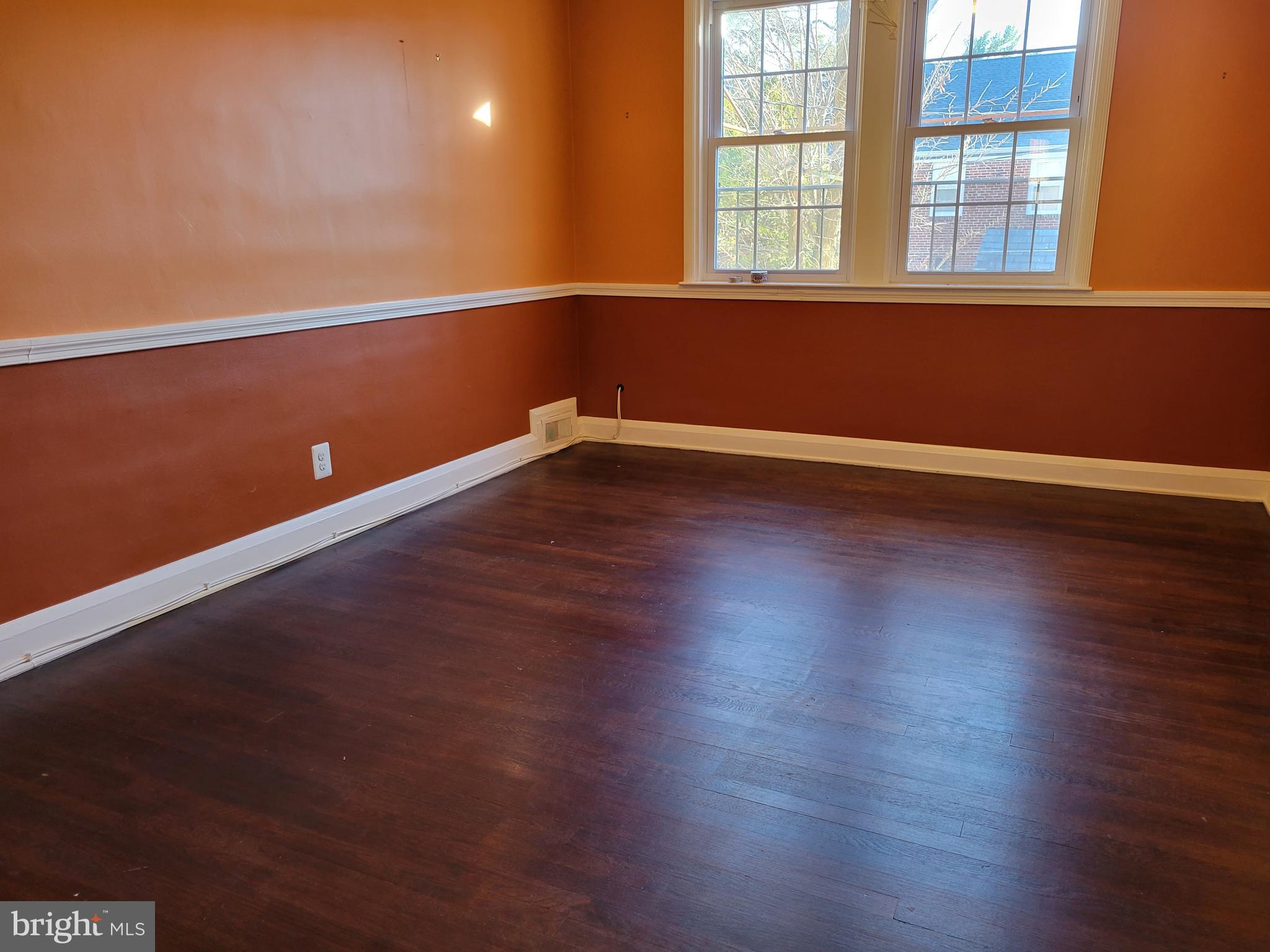 1525 Shadyside Road Baltimore, MD 21218 - Photo 4 of 10 Spacious Dining Room