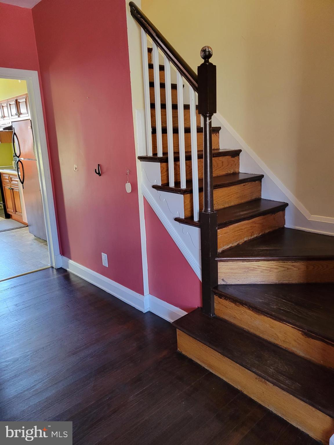 1525 Shadyside Road Baltimore, MD 21218 - Photo 6 of 10 Beautiful Bannister