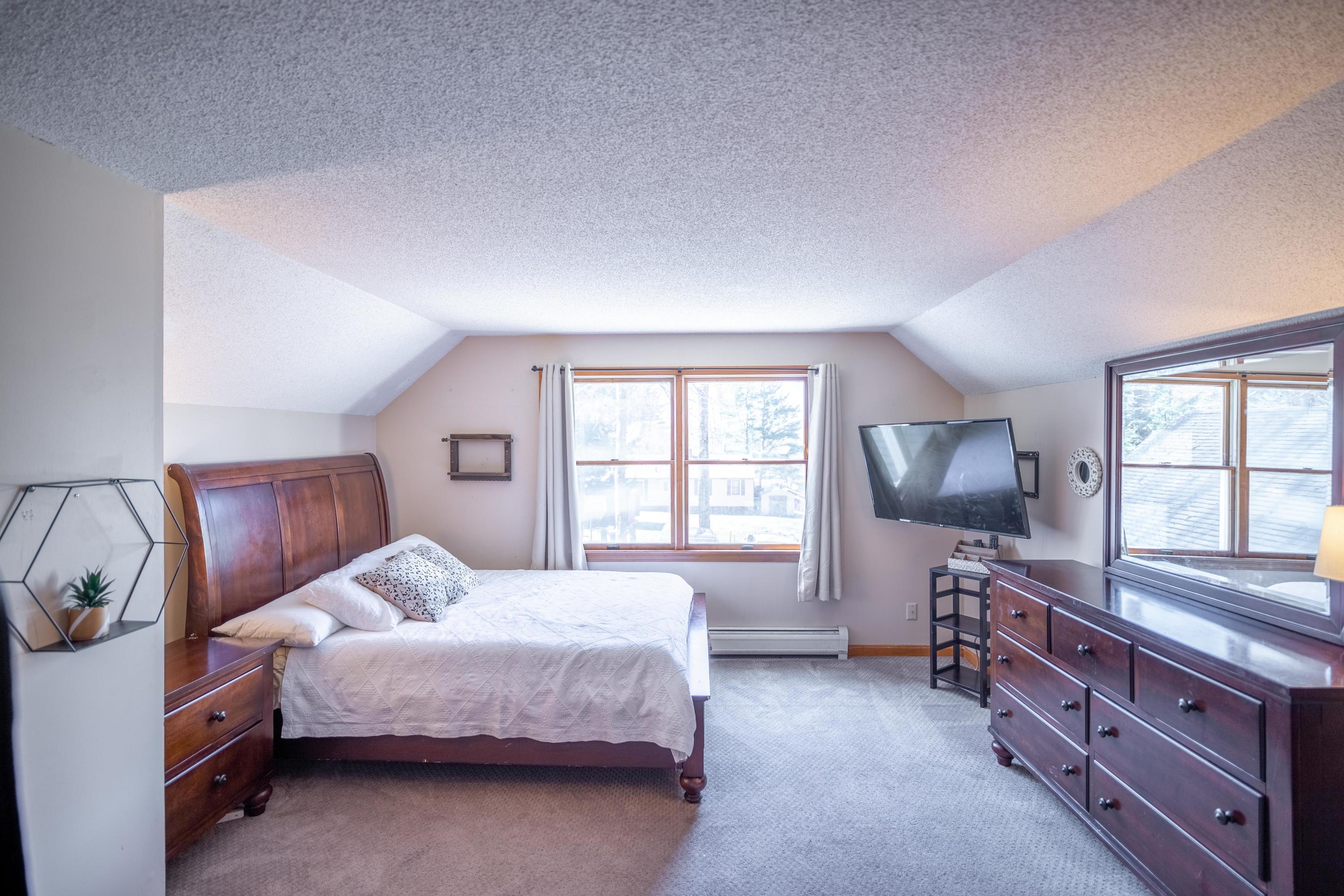 444 Cheshire Road Pittsfield, MA 01201 - Photo 15 of 25 444Cheshire-40