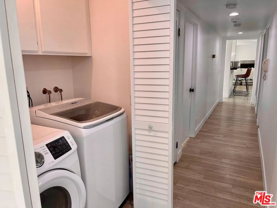 36 Anchorage Street, Unit 1 Venice, CA 90292 - Photo 17 of 32 a utility room with dryer and washer