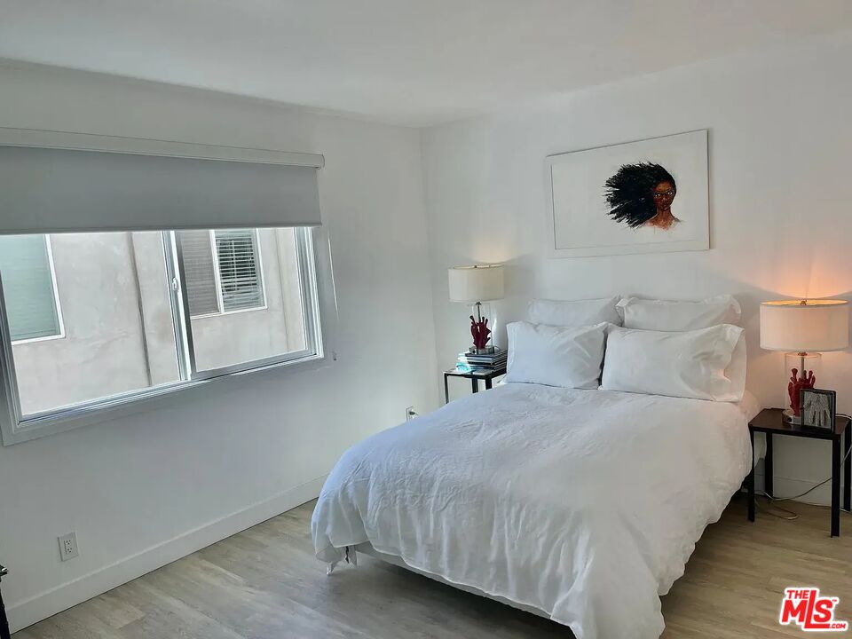 36 Anchorage Street, Unit 1 Venice, CA 90292 - Photo 18 of 32 a bedroom with a bed and a lamp on dresser