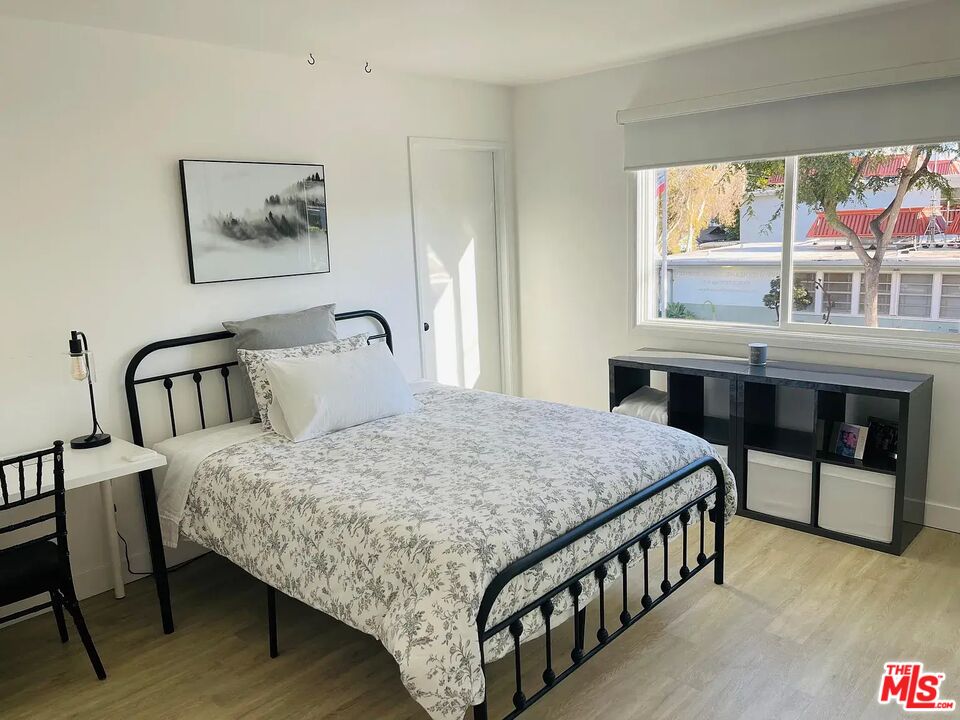 36 Anchorage Street, Unit 1 Venice, CA 90292 - Photo 19 of 32 a bedroom with a bed a table and painting on the wall
