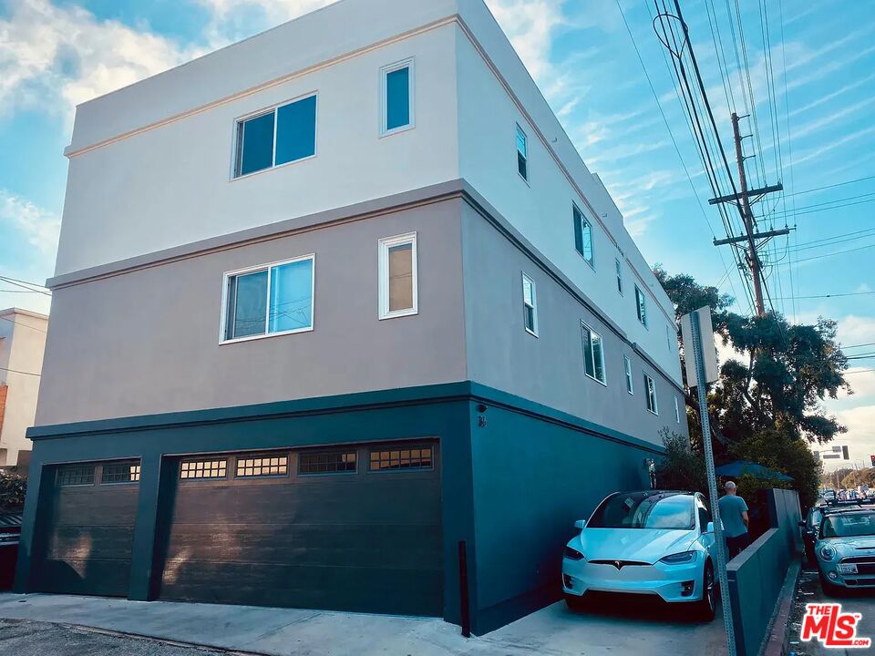 36 Anchorage Street, Unit 1 Venice, CA 90292 - Photo 2 of 32 a front view of a house with a yard