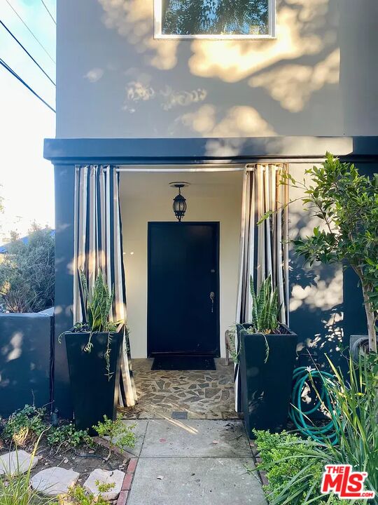 36 Anchorage Street, Unit 1 Venice, CA 90292 - Photo 26 of 32 a front view of a house